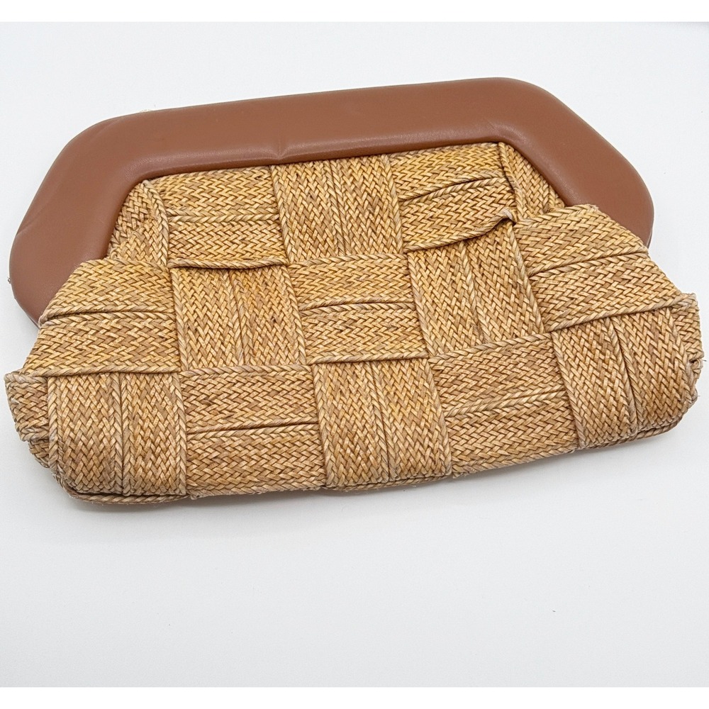 THEMOIRè Bios Woven Raffia Clutch Brown Tan